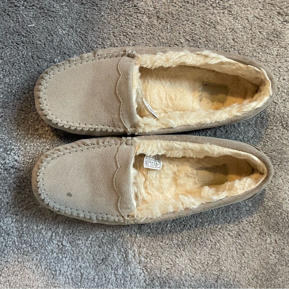 Gray Ugg slippers size women’s 8